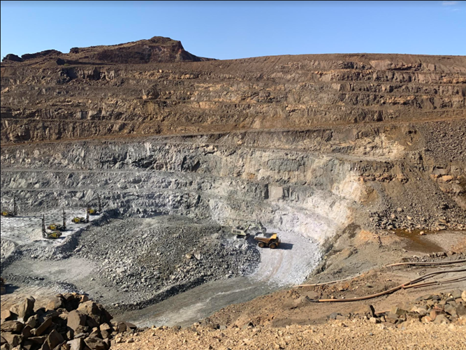 Stage 1 mining at Wodgina. The white rock is high grade lithium spodumene. Source: Auscap