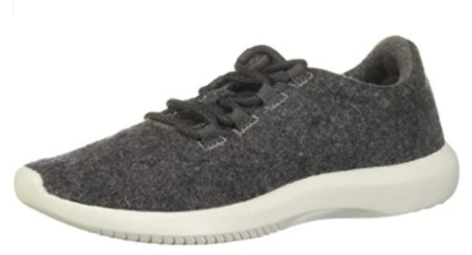 Picture of an Allbirds knock off